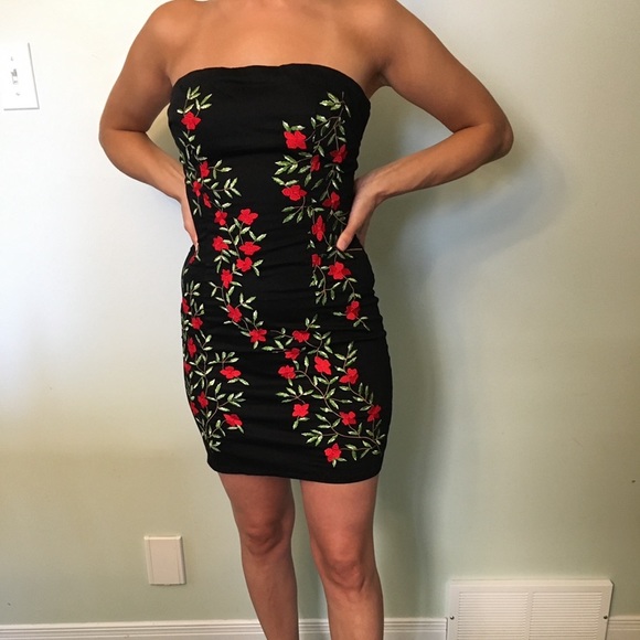 Black Short Guess Dress - Picture 1 of 7